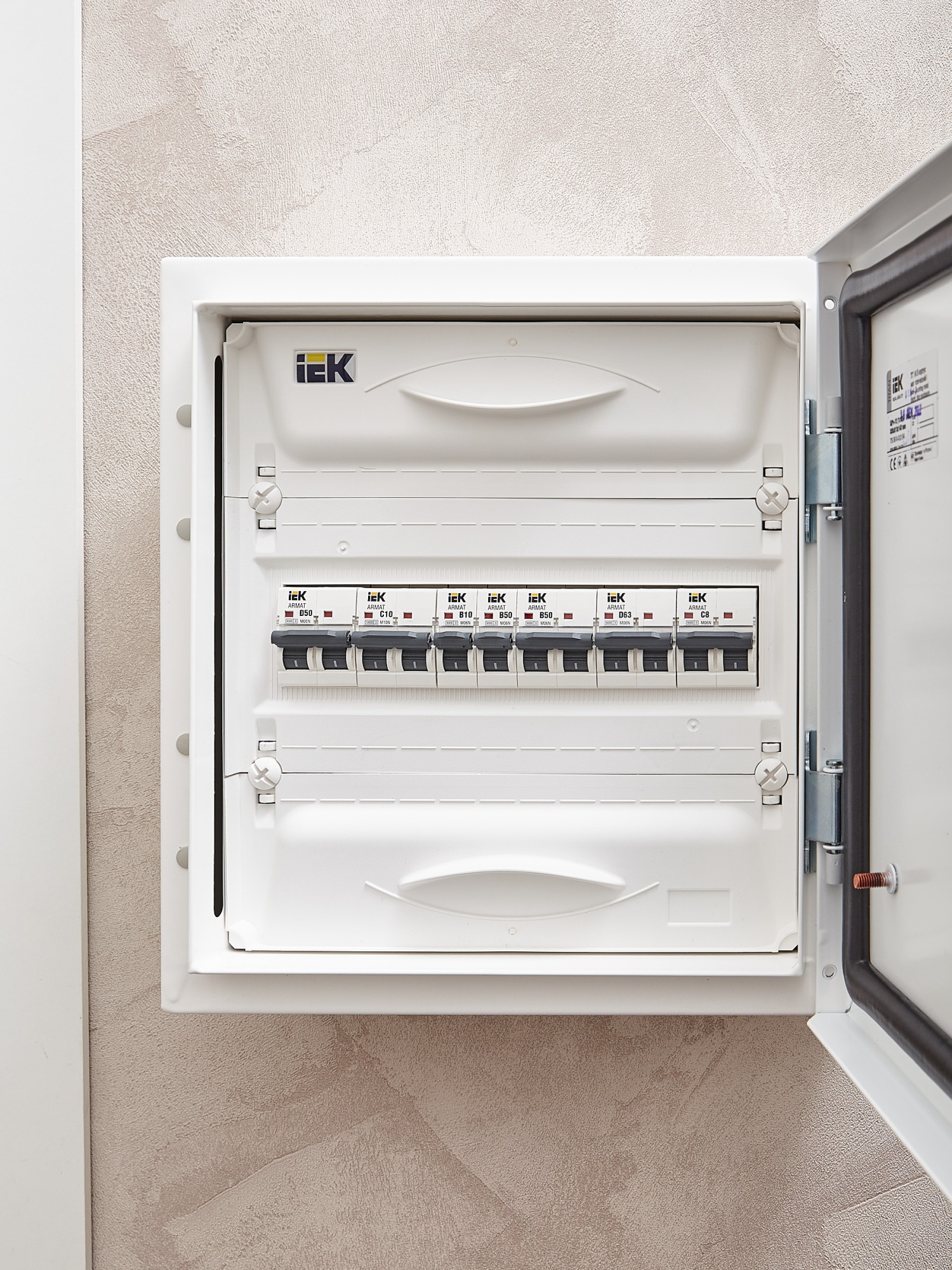 ARMAT Автоматический выключатель M06N 1P B 10А IEK