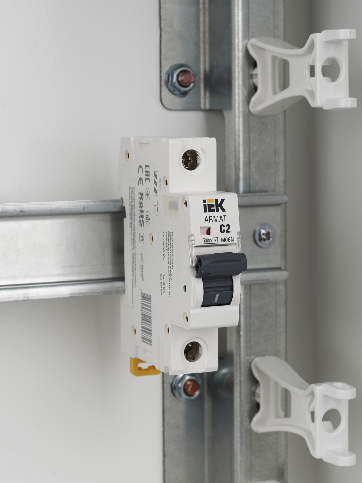 ARMAT Автоматический выключатель M06N 1P C 2А IEK